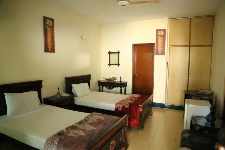 Standard Triple room