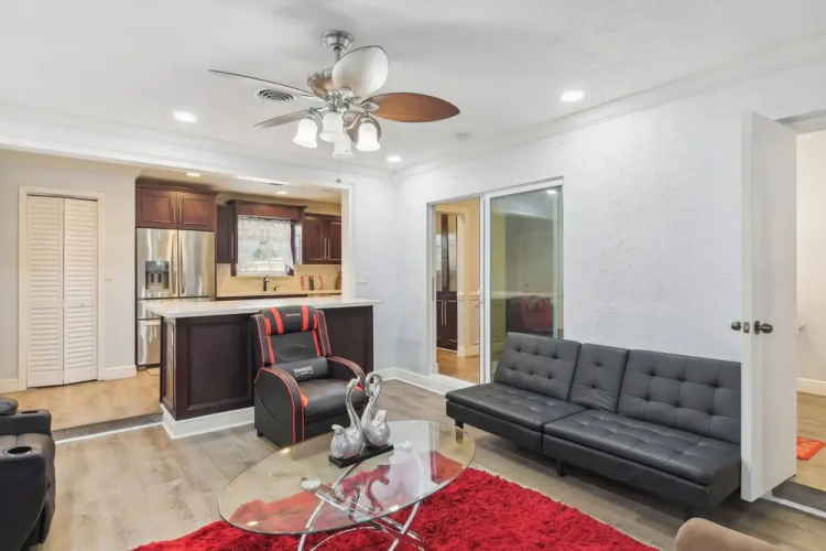 Patio + Yard: Family-friendly Miami Oasis!