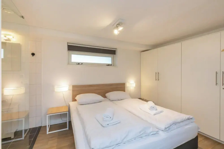Beachside Modern Holiday Home for 6