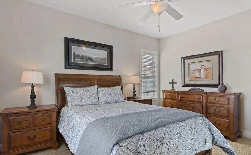 1 Ez Access 4 Bedroom Home by RedAwning