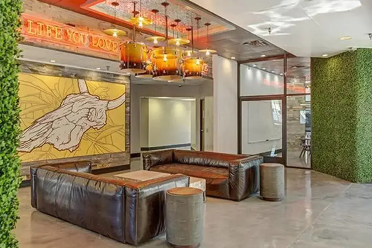 UT Suite + Pool + Gym