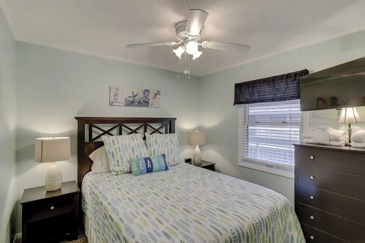 Breakers 320 by RedAwning
