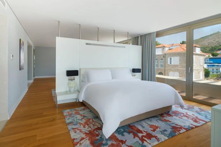 Executive Double Suite with balcony and with sea view