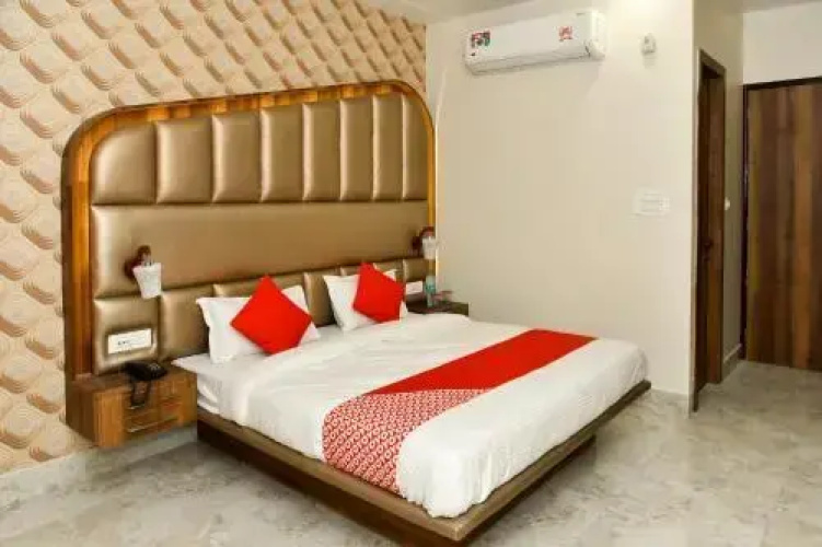 Hotel Crown Inn By OYO