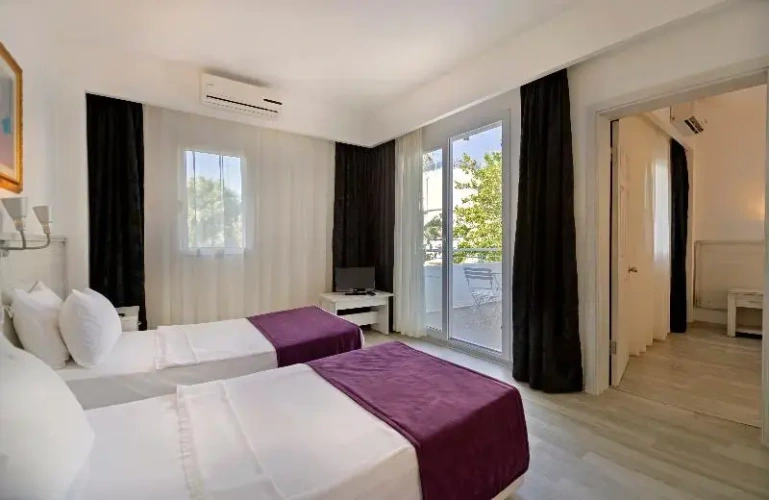 1 Bedroom Standard Double Family room with garden view