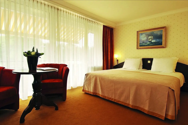 Fletcher Familiehotel De Hunzebergen