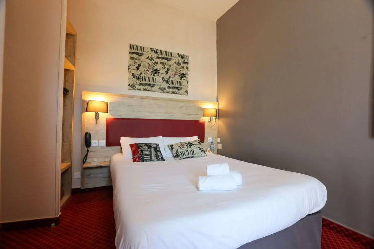 Brit Hotel Bleu Nuit