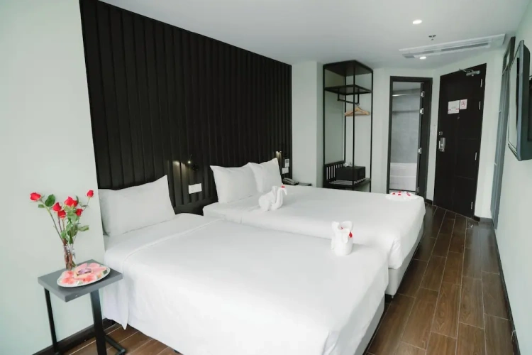 Deluxe Triple room with balcony and with city view