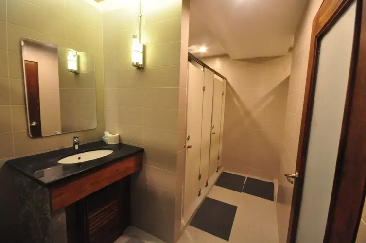 Hive Hostel - Adults Only