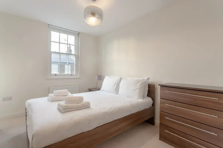 2 Bed Townhouse in Shepherds Bush