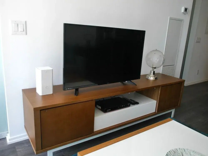 Newly Decorated 2BR Financial District