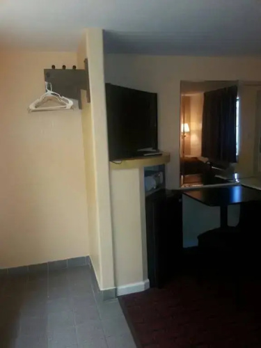 Deluxe Inn