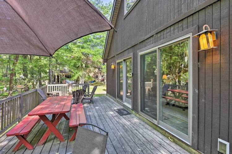 Deck & Big Boulder Views: Lake Harmony House!