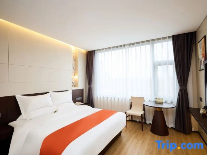 Standard Double room with city view