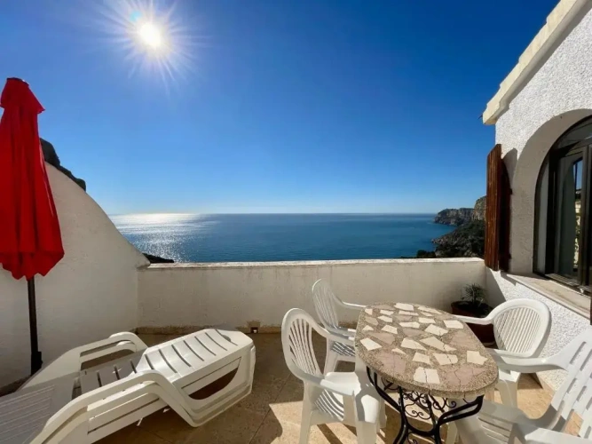 2 Bedrooms Apartment with sea view