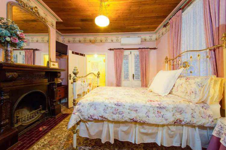 Barnsley House Bed and Breakfast