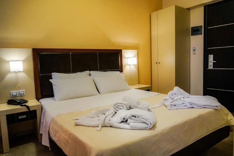 Standard Double room with partial sea view