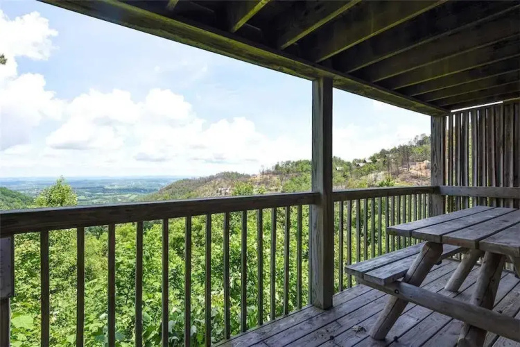 Solid Gold 1 Bedroom Home with Hot Tub