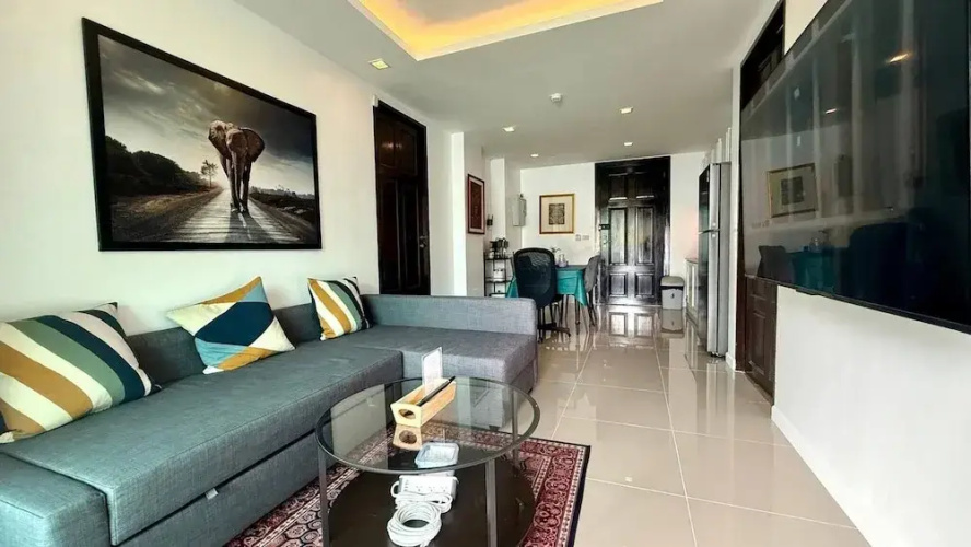 6-20 - 2 Bdr Condo With Balcony and Shared Pool
