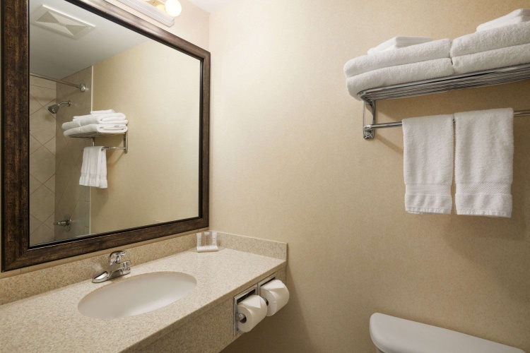 Travelodge By Wyndham Strathmore photo 9