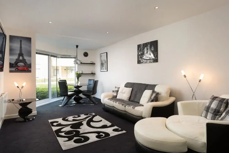8 Venice House