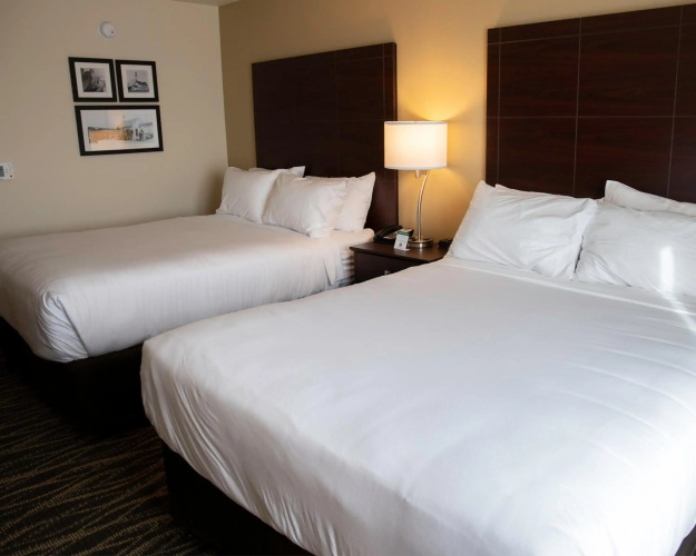 Cobblestone Hotel & Suites - Two Rivers