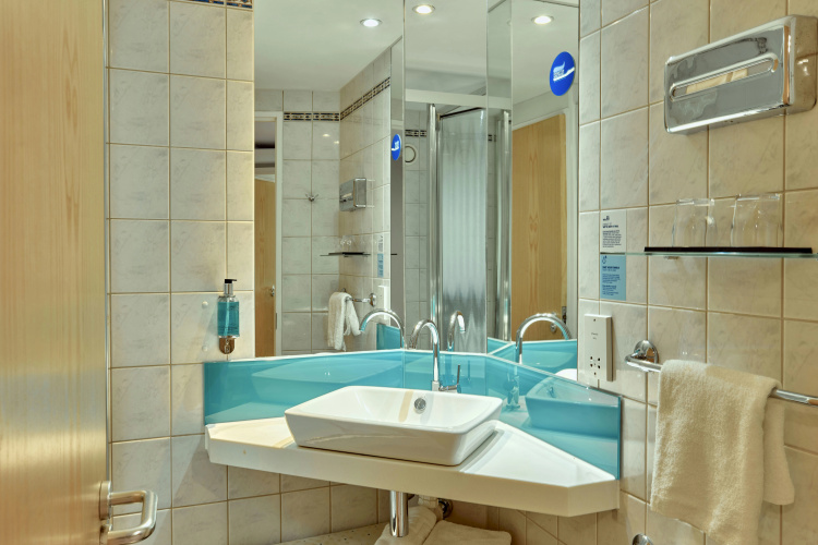 Holiday Inn Express London - Stratford photo 9