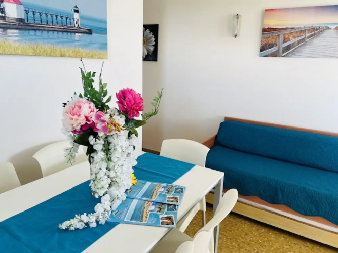 Cozy 2 Bedroom Apartment Facing the sea