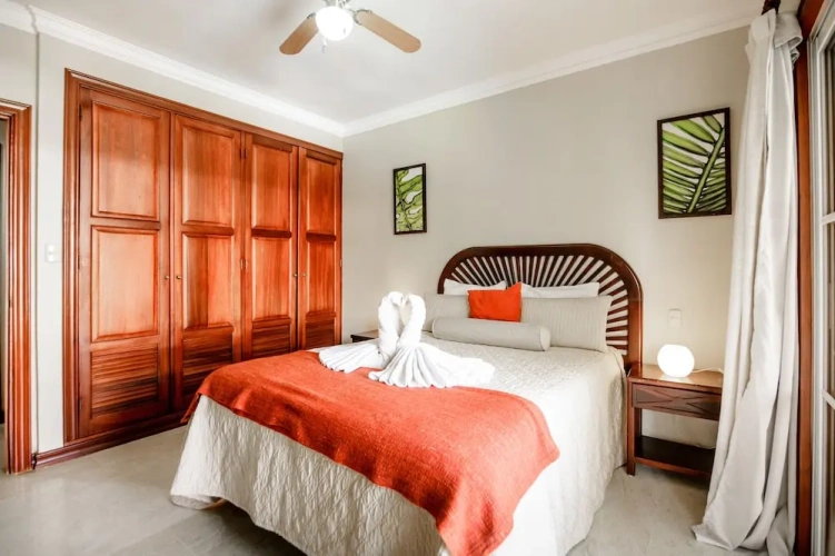 2 Bedrooms Presidential room with garden view