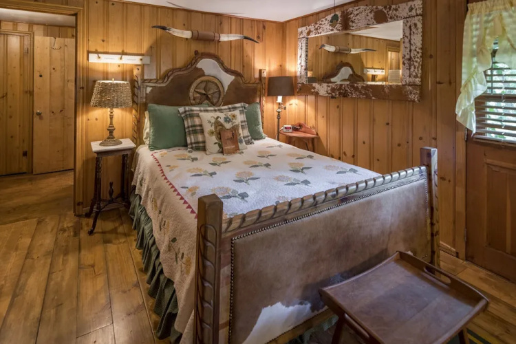 Country Woods Inn