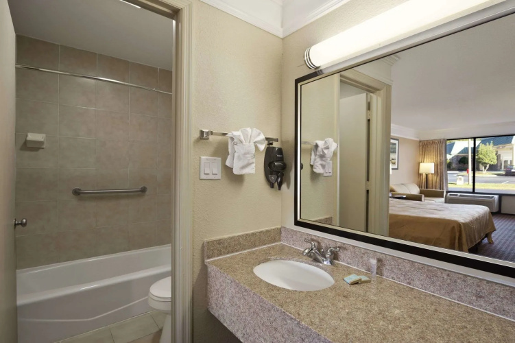 Studio 6 Suites Hinesville, GA