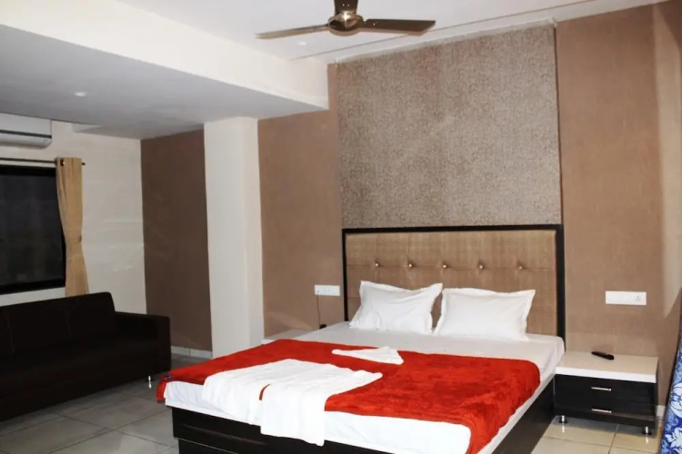 Dev Motel & Banquet