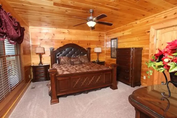 Serenity Mountain Pool 9 Br cabin by RedAwning