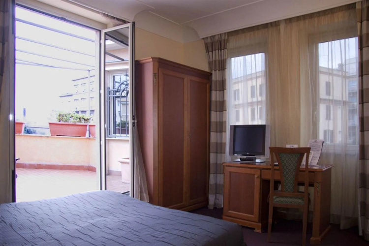 J Maluni City Hotel