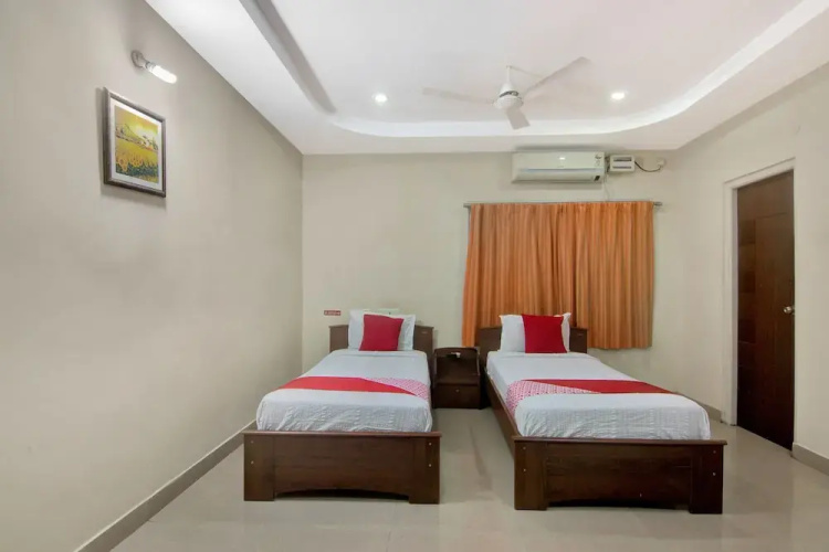 OYO 20009 SilverKey Gachibowli