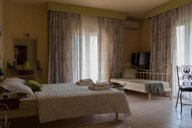 Akrolimnion Hotel