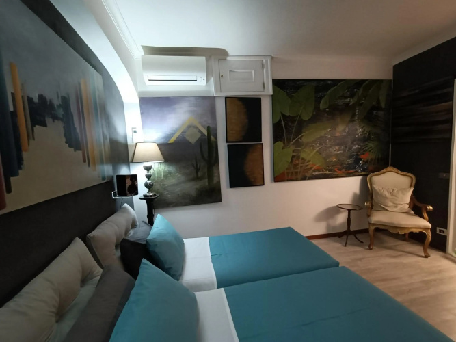 Spanish Steps bedroom