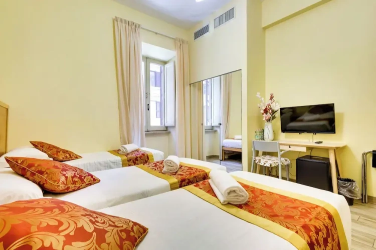 Standard Triple room