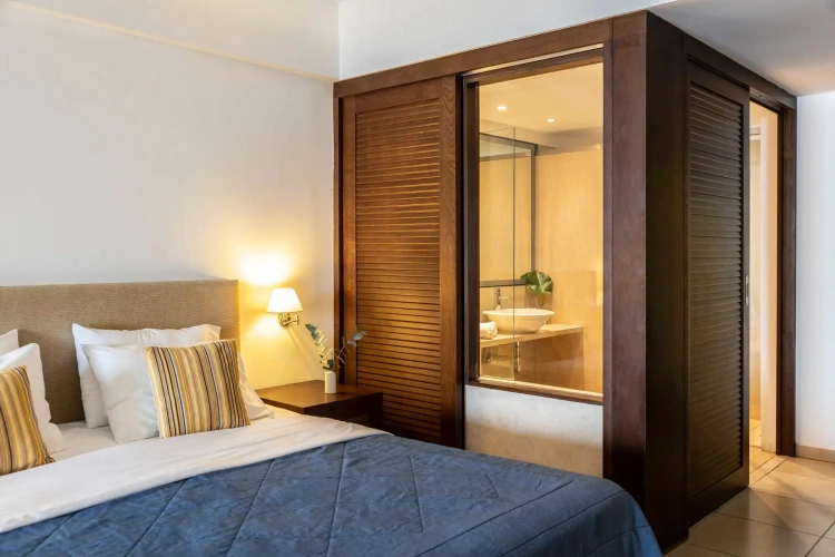 Deluxe Twin room with partial sea view