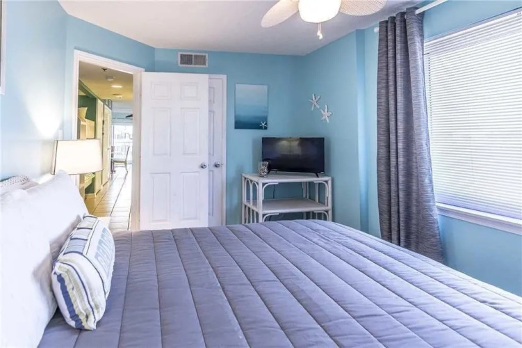 Tradewinds 108 - 1 Br condo by RedAwning