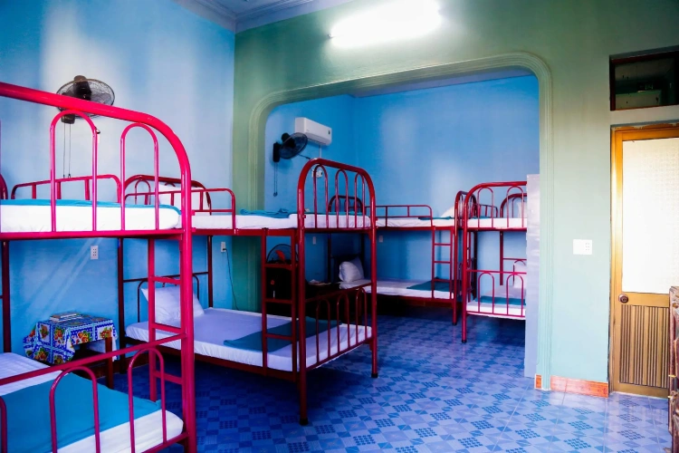 4 Bedrooms Bed in Dorm