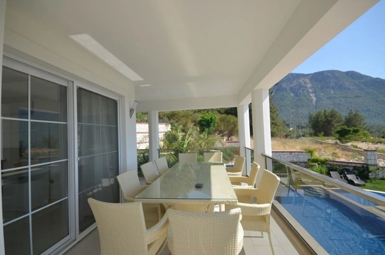 Villa Whispering Palms