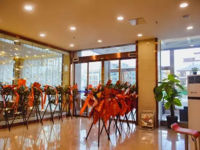 Crown Boutique Hotel