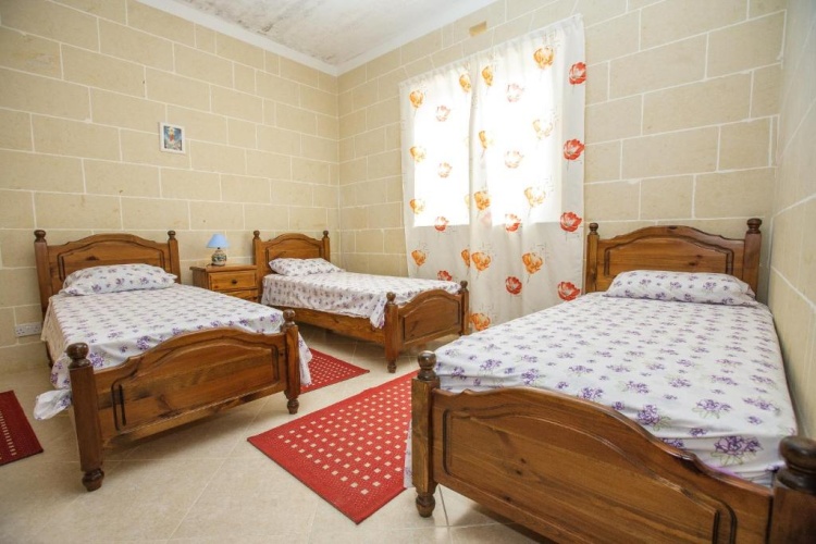 3 Bedrooms Cottage
