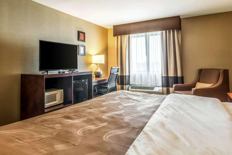 Quality Inn & Suites Salem near I-57