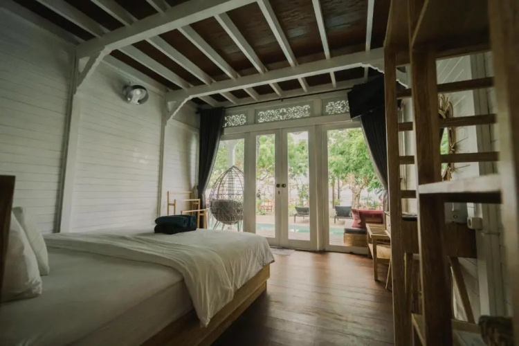 Mambo Beach Resort