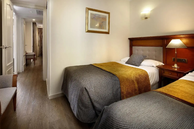 Aparthotel Hispanos 7 Suiza