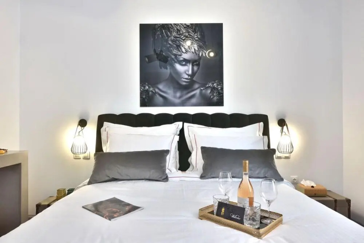 2 Mazi Suites