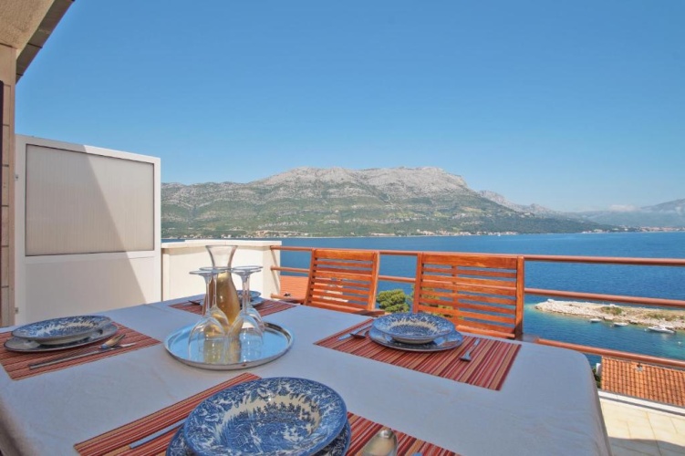 2 Bedrooms Apartment with sea view