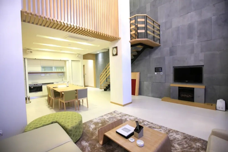 Deluxe Duplex Suite